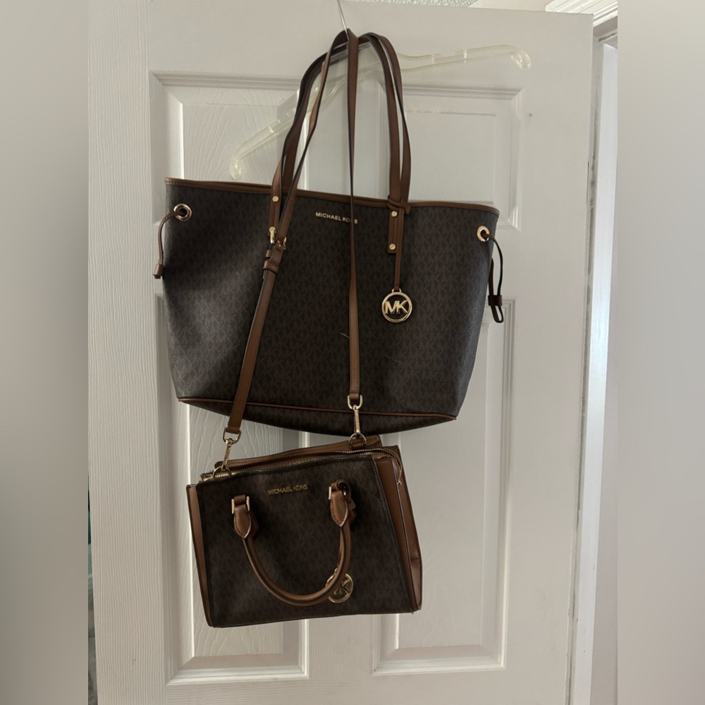 Micheal Kors purse set